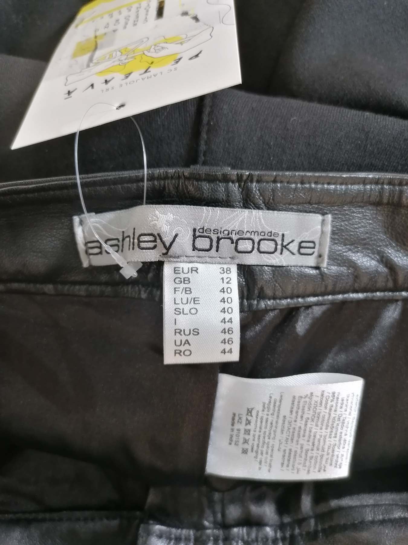 Pantaloni Ashley Brooke Femei - M