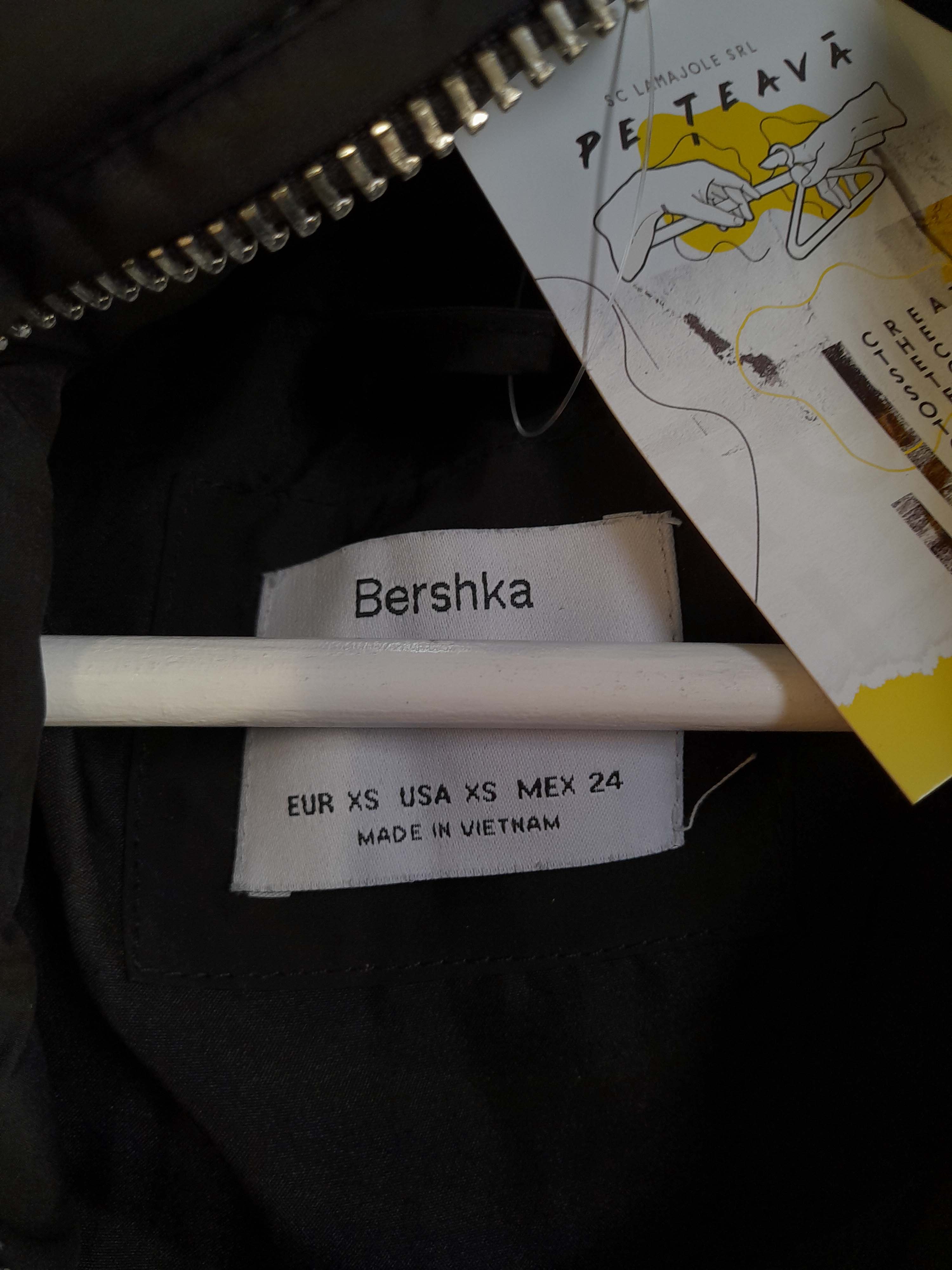 Geaca Bershka Femei - XS