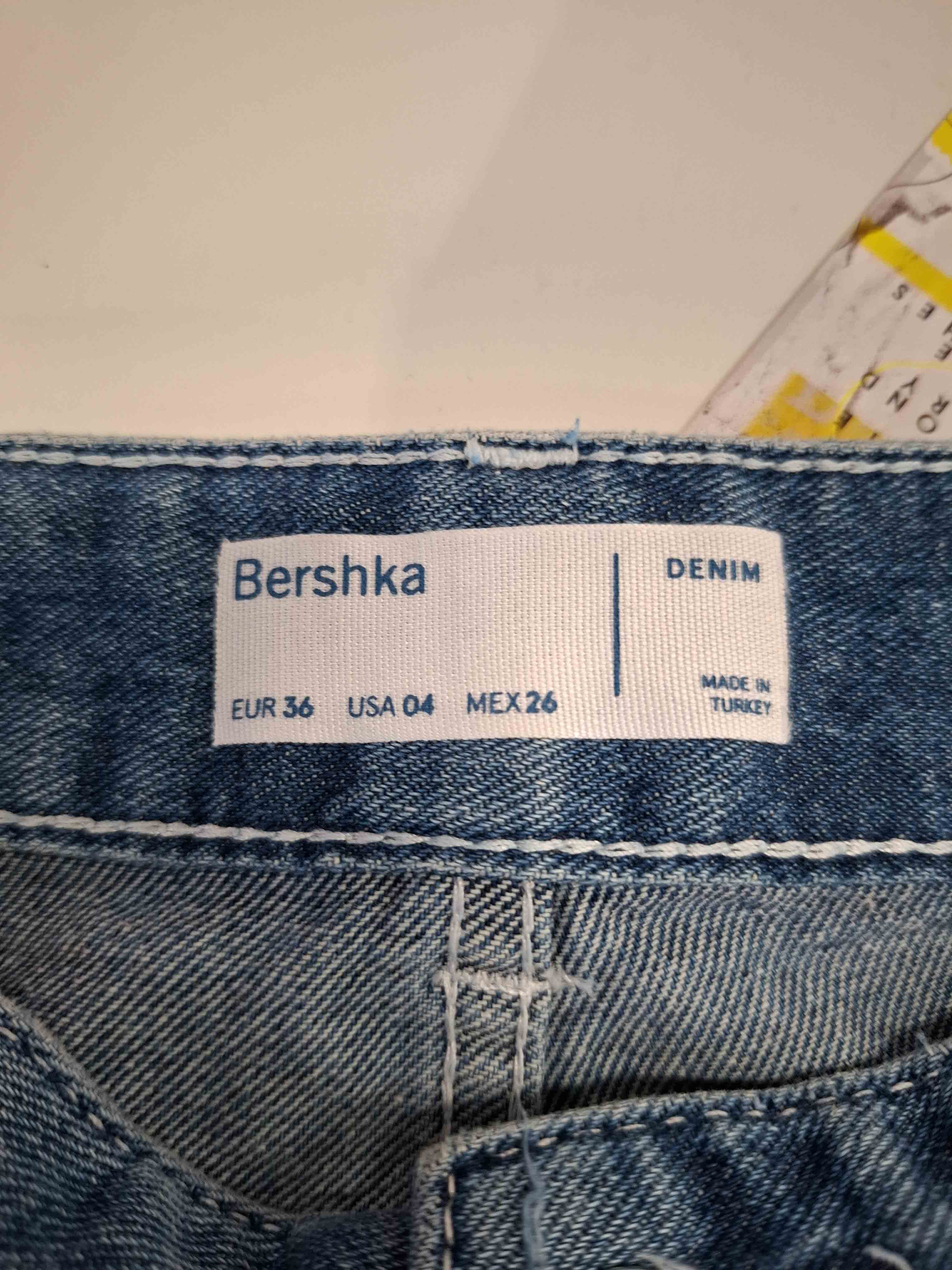 Blugi Bershka Femei - S