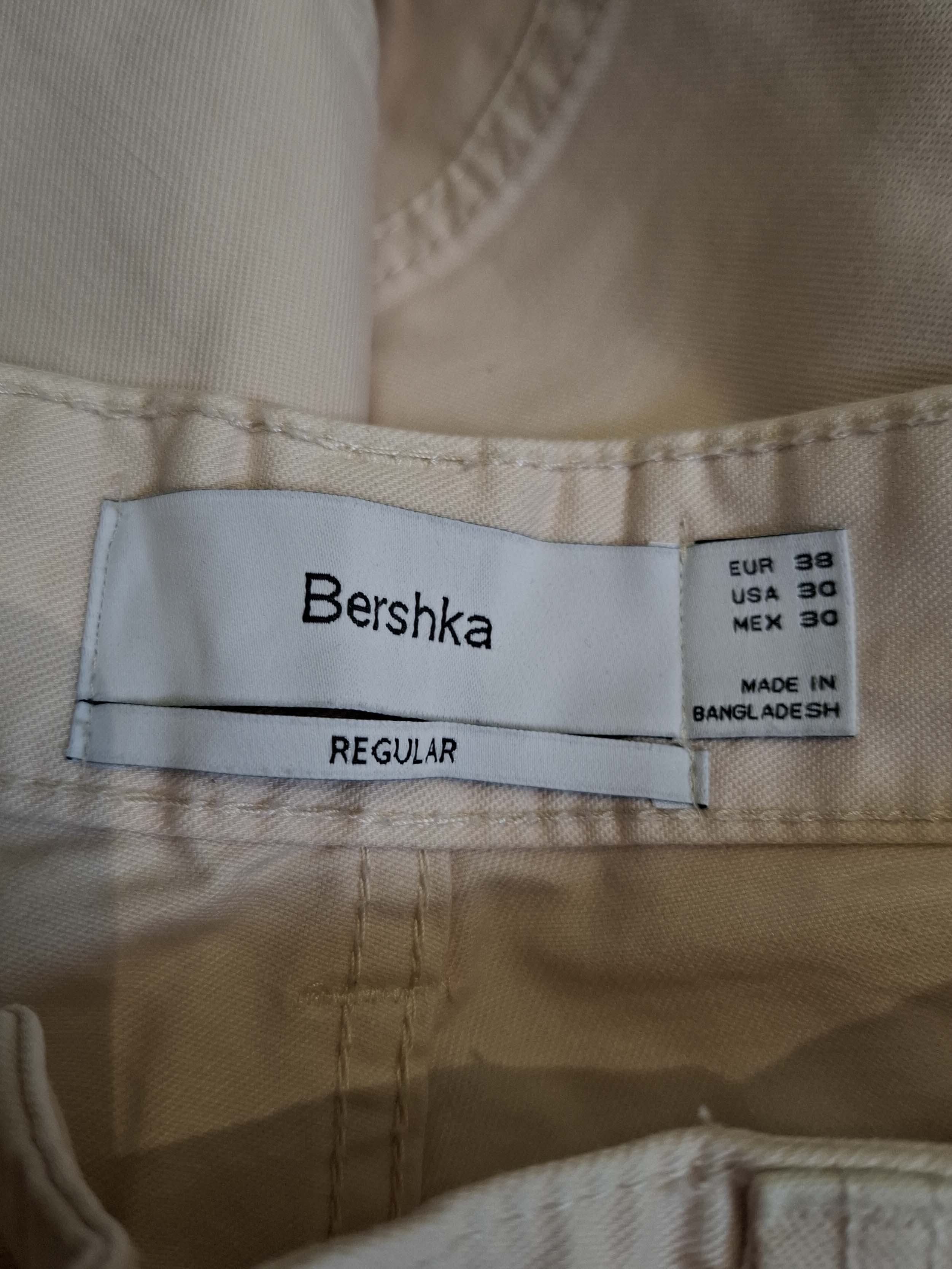 Pantaloni Bershka Femei - M