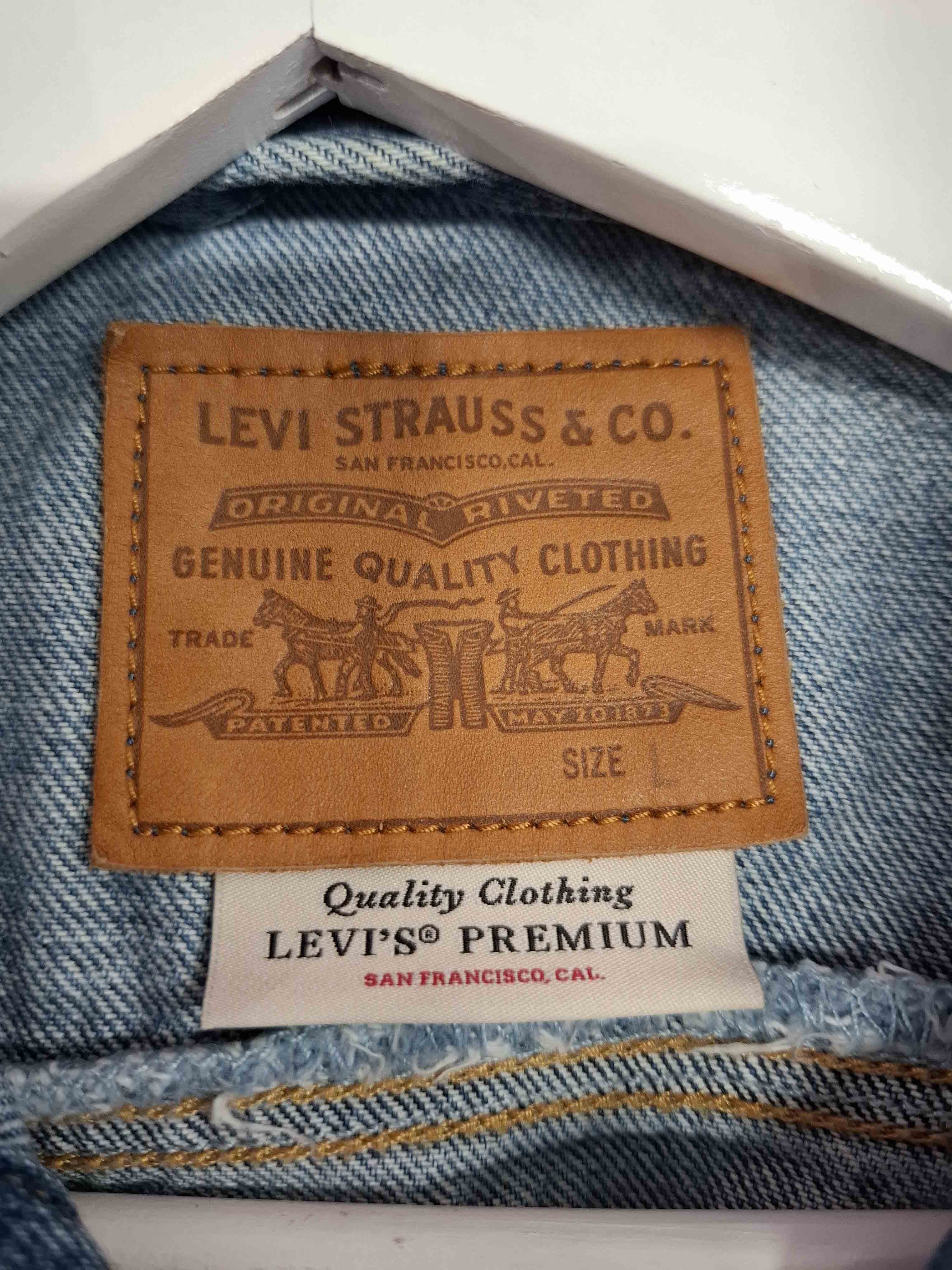 Vesta Levi's Femei - L
