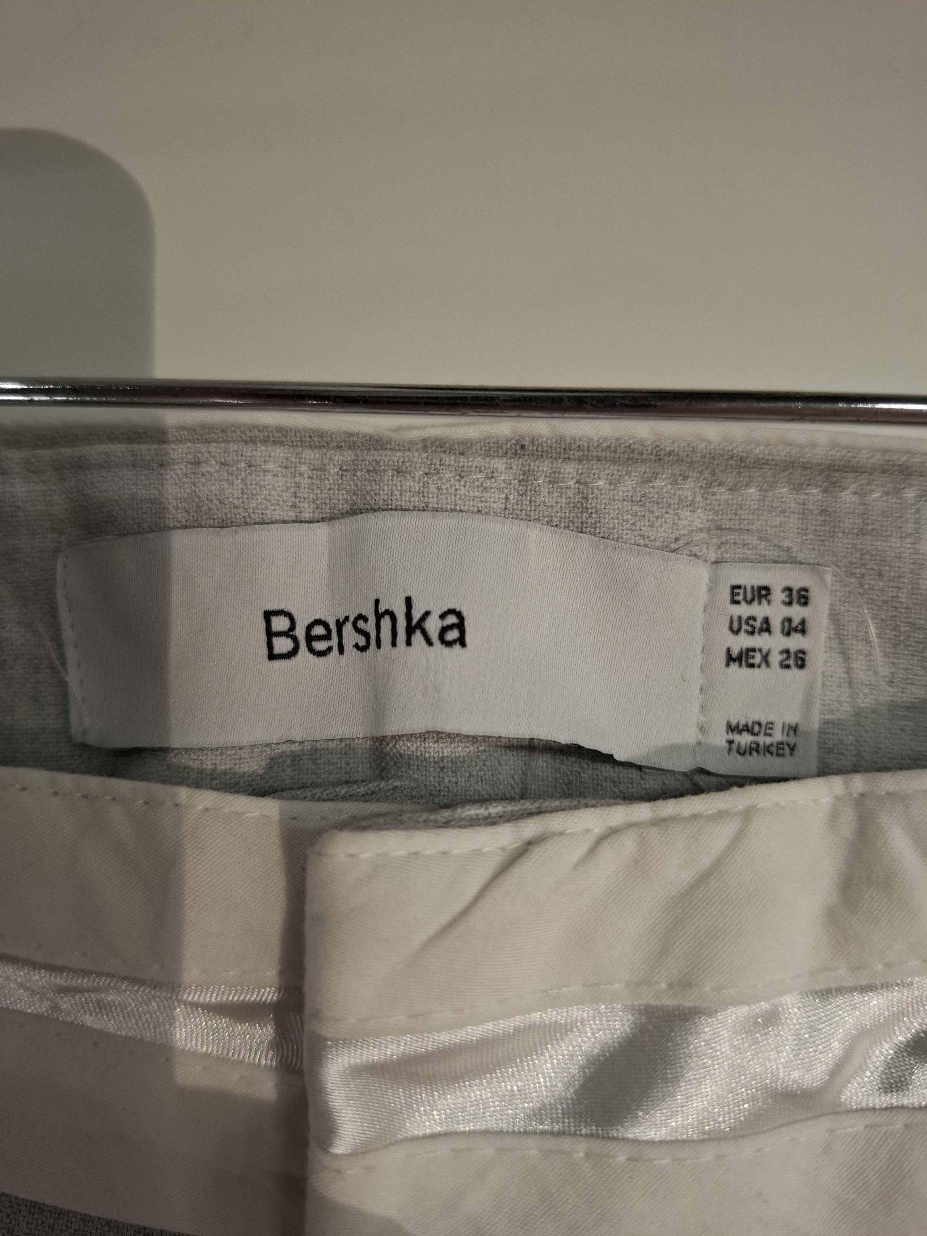 Pantaloni Bershka Femei - S